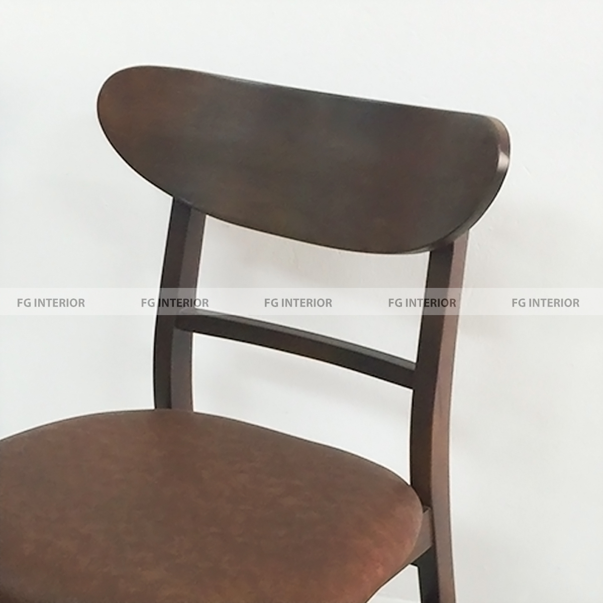 Ghế gỗ cafe đệm da UMA2